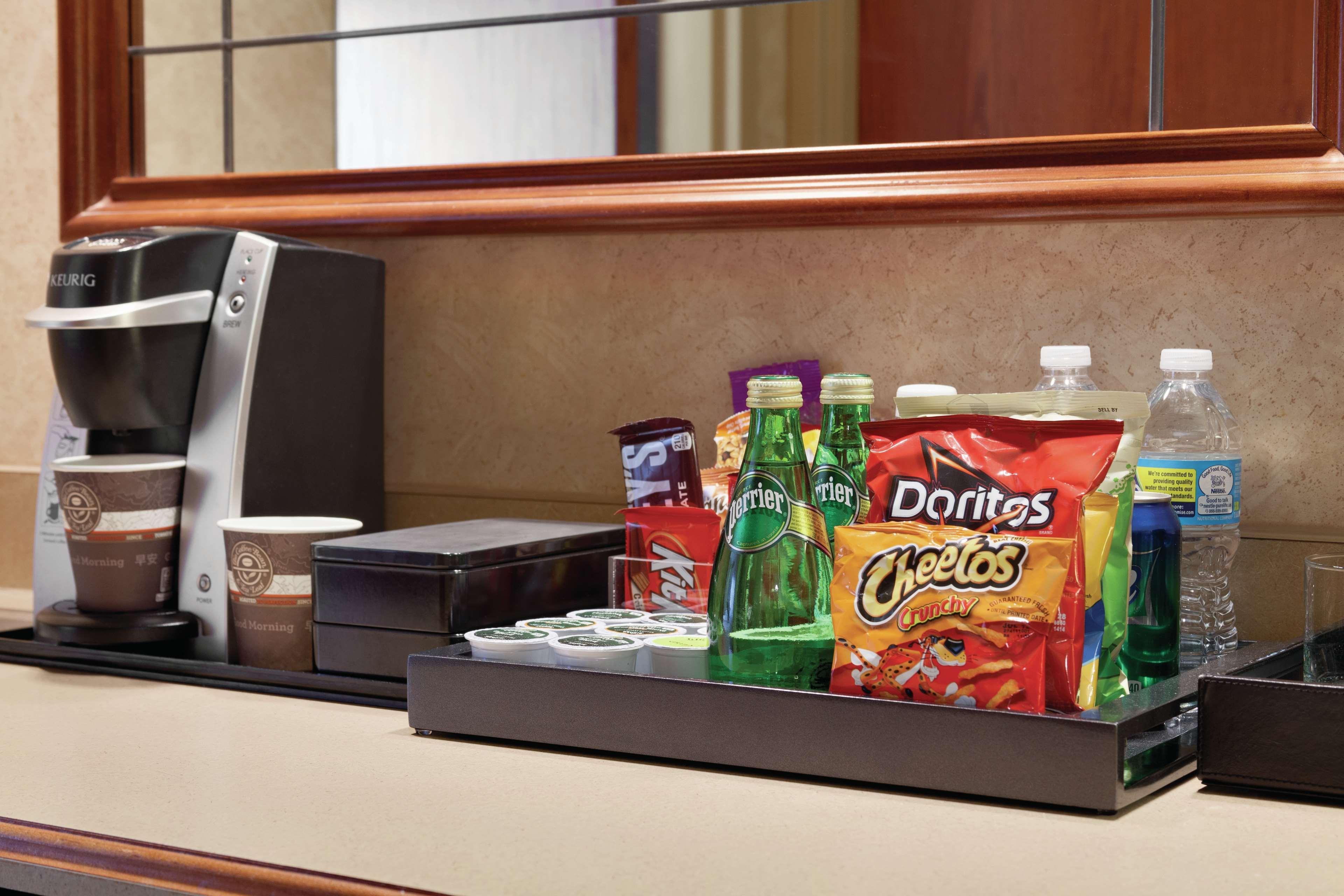 Hilton Garden Inn Portland Lake Oswego Dış mekan fotoğraf