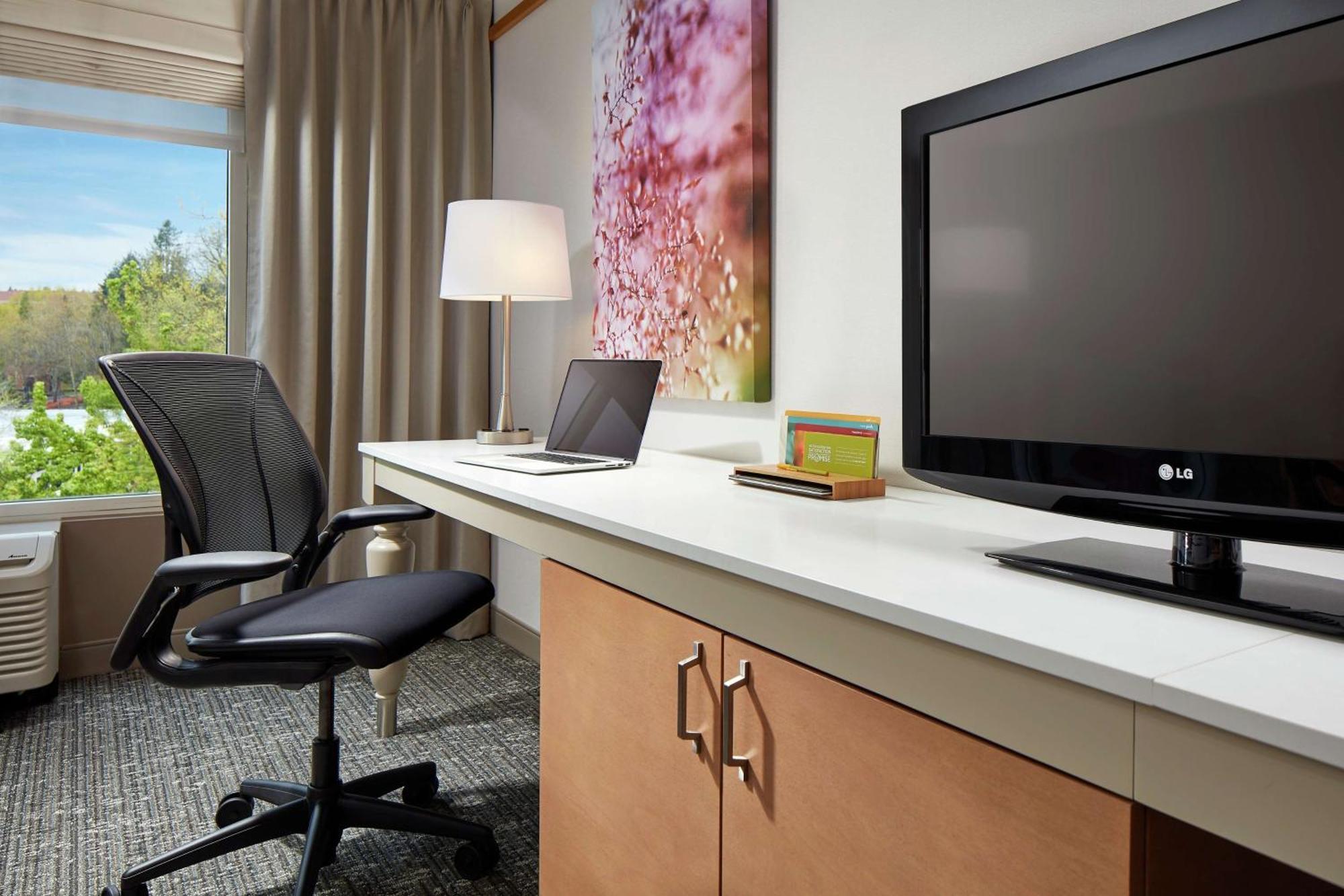 Hilton Garden Inn Portland Lake Oswego Dış mekan fotoğraf