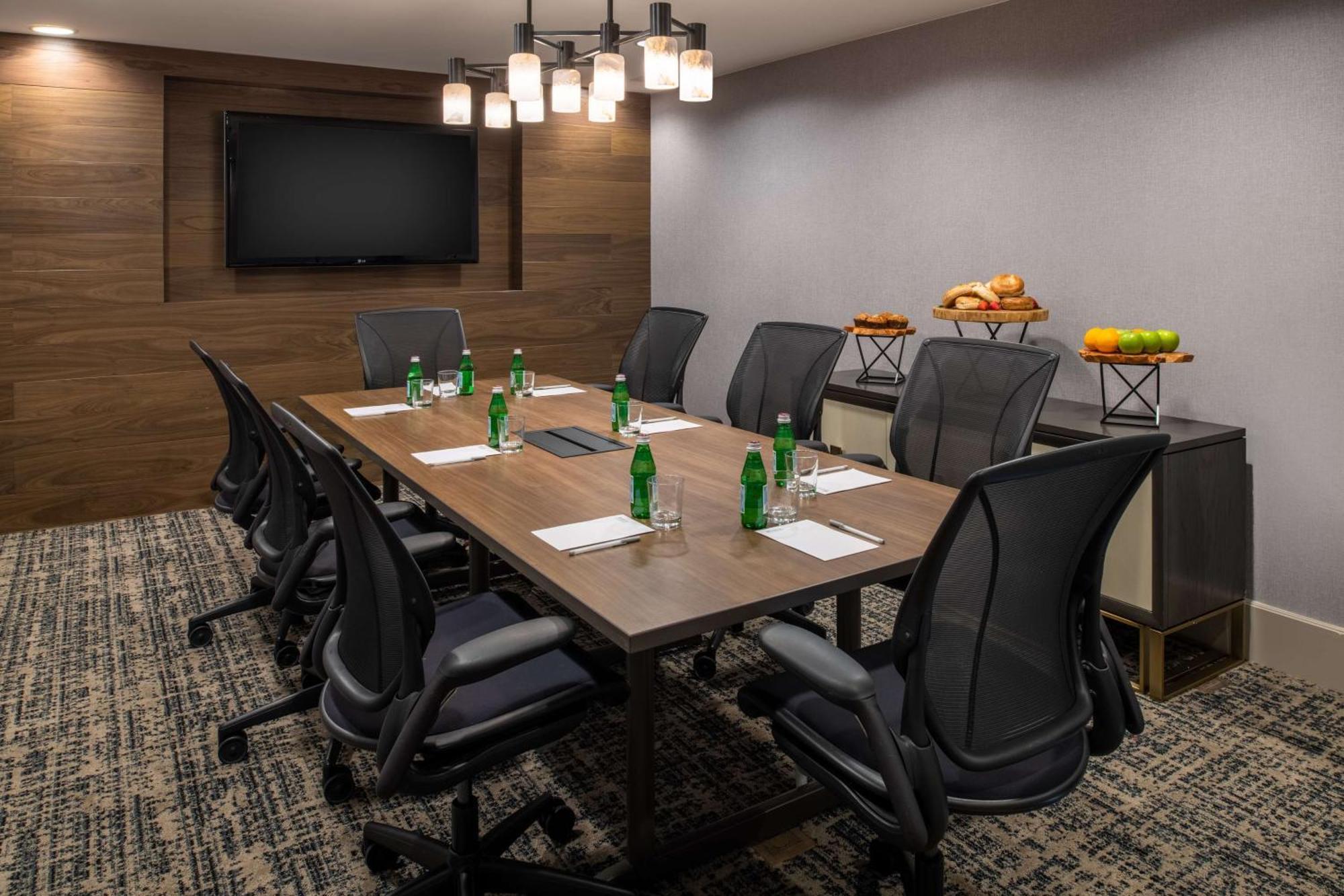 Hilton Garden Inn Portland Lake Oswego Dış mekan fotoğraf